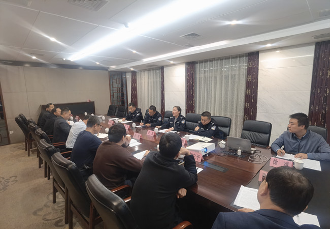 座谈会.jpg